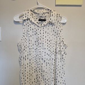 Sleeveless White and Black Patterned Blouse